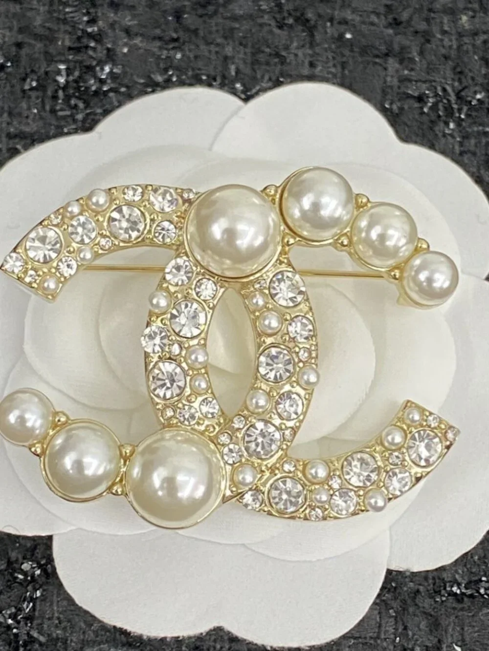 ✨ Chanel Gold Brooch
